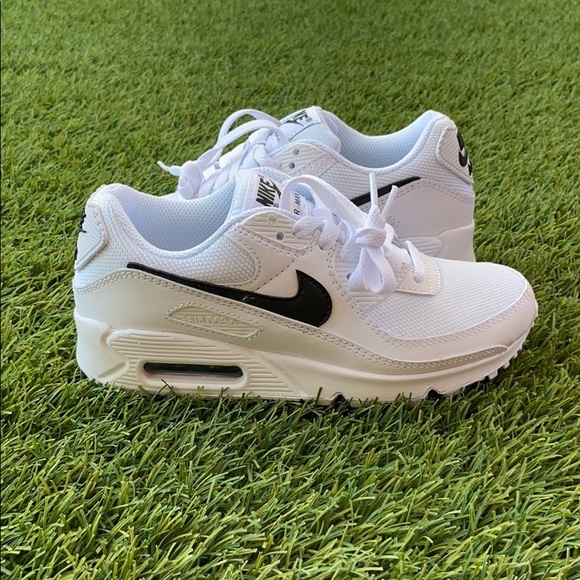 nike shoes price drop